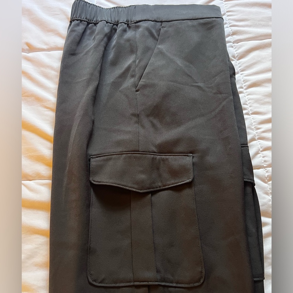 LOFT Black  Cargo Pant - Elastic back - size L - Picture 2 of 2